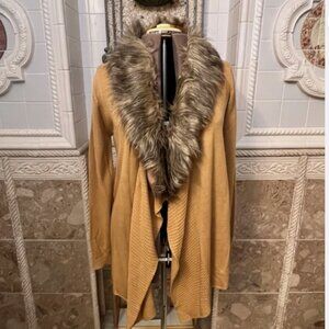 Signature Studio. Sz L. NWT Long Open Front Sweater. Detach faux fur. B129